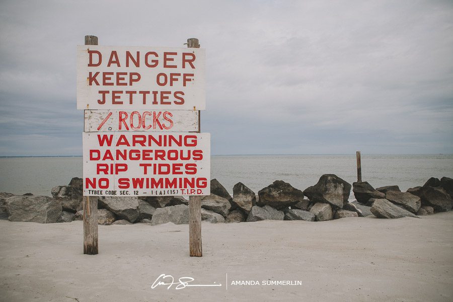 keep on jetties sign on tybee