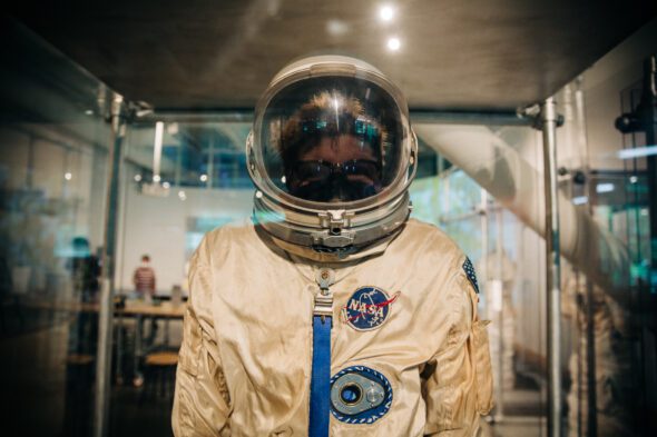 wedding photographer selfie in an astronaut helmet
